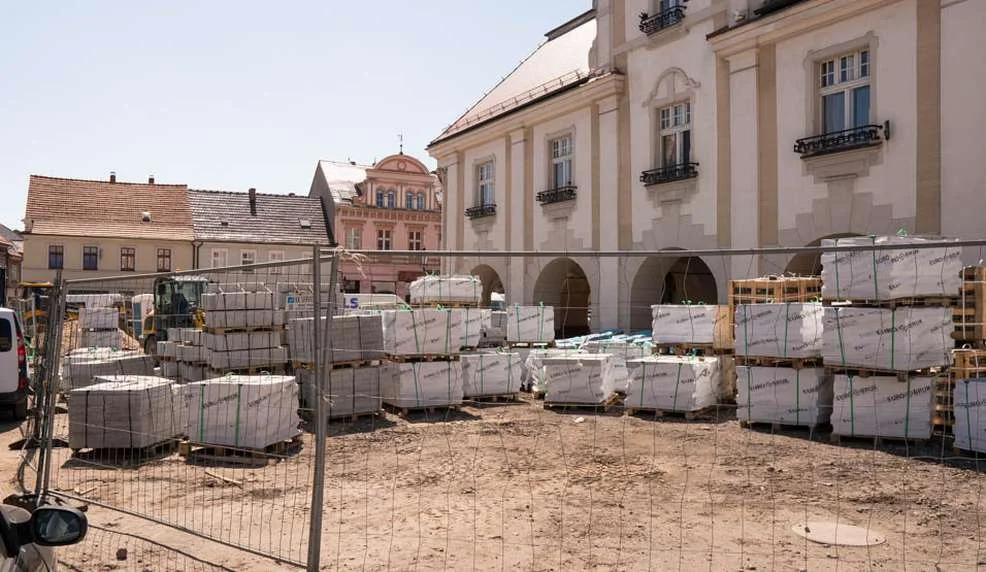 Rewitalizacja centrum Jarocina. Co się stało z kostką z rynku?