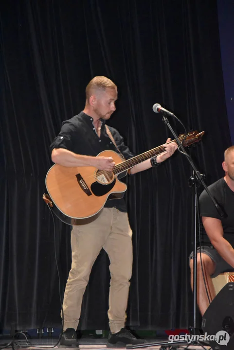 Wspomnienie o Ryszardzie Riedlu - koncert GRZEGORZA HERMANA w GOK Hutnik