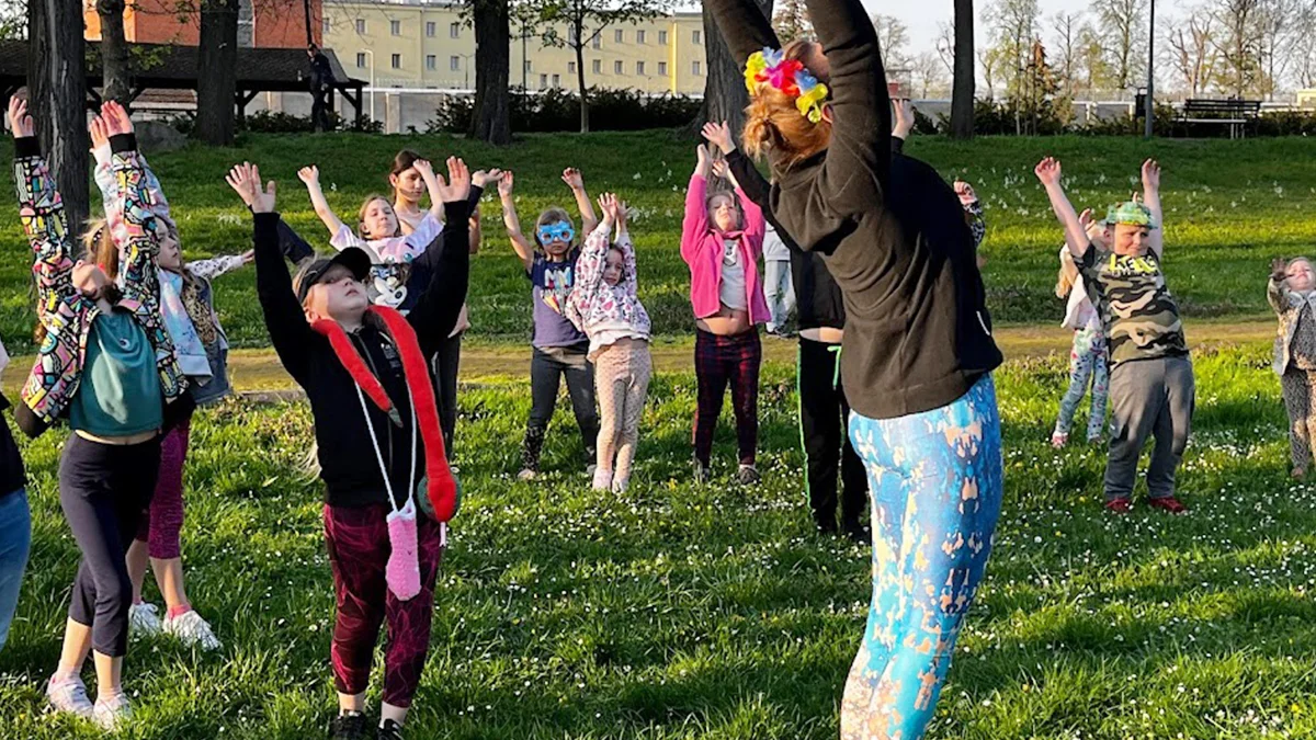 Joga dla dzieci w Rawiczu. Asany, koncentracja i prawidłowe oddychanie - Zdjęcie główne