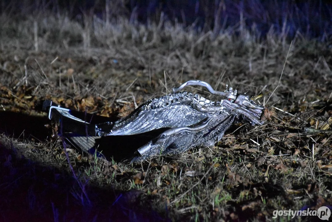 Tragiczny wypadek w Maciejewie. 26-latek zginął na miejscu po zderzeniu z drzewem