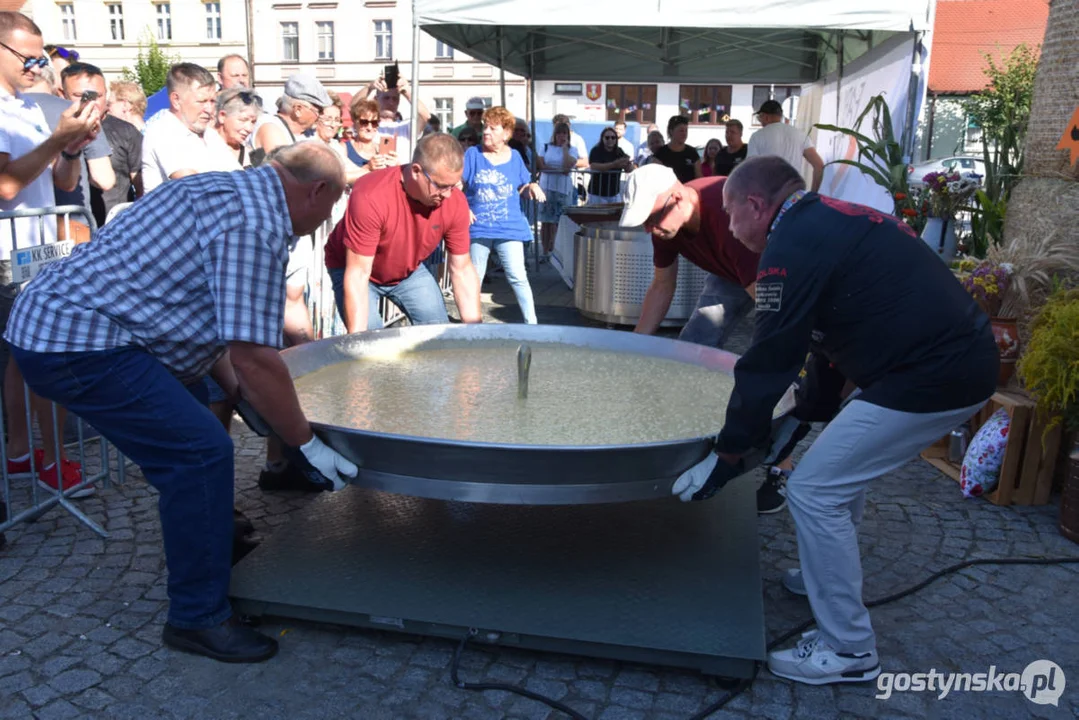 Święto Sera Smażonego w  w Pogorzeli - ustanowili rekord Polski  na największą porcję sera smażonego