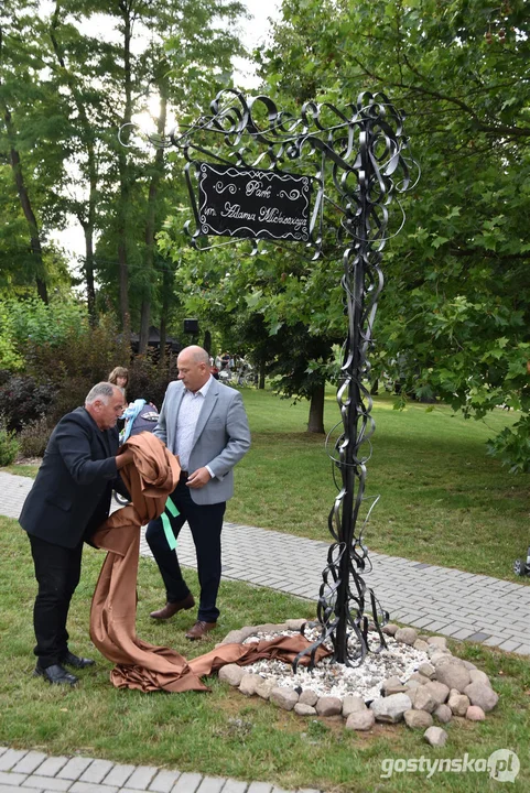 Odsłonięcie szyldu parku im. Adama Mickiewicza w Borku Wlkp.