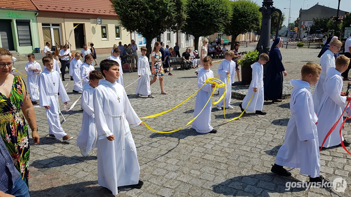 Gostyń - Boże Ciało 2023 - procesja ulicami miasta