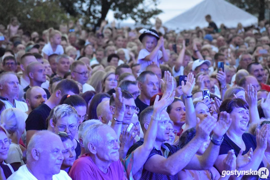 Dożynki powiatowe 2024 na Świętej Górze - koncert zespołu Baciary