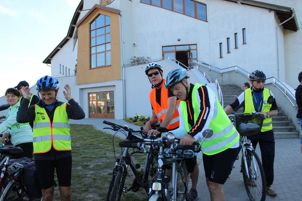 Rowerzyści z Jarocina wyruszyli w drogę na Jasną Górę