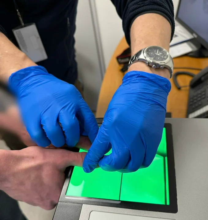 Zatrzymanie podejrzanego o pobicie i handel narkotykami 29-letniego mieszkańca gminy Piaski