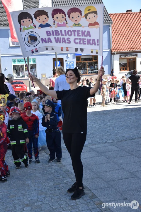 Parada Żywych Książek - Tydzień Bibliotek w gminie Krobia -