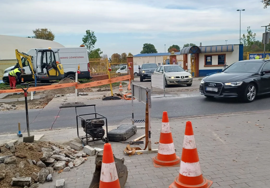 Trwa budowa "smart" przejścia dla pieszych w Pleszewie. Uwaga na utrudnienia [ZDJĘCIA] - Zdjęcie główne
