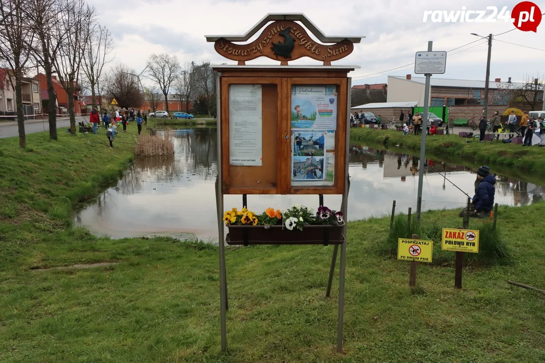 Uczniowie szkoły w Sarnowie łowili ryby