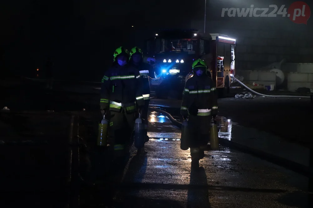 Pożar odpadów na terenie jednej z rawickich firm