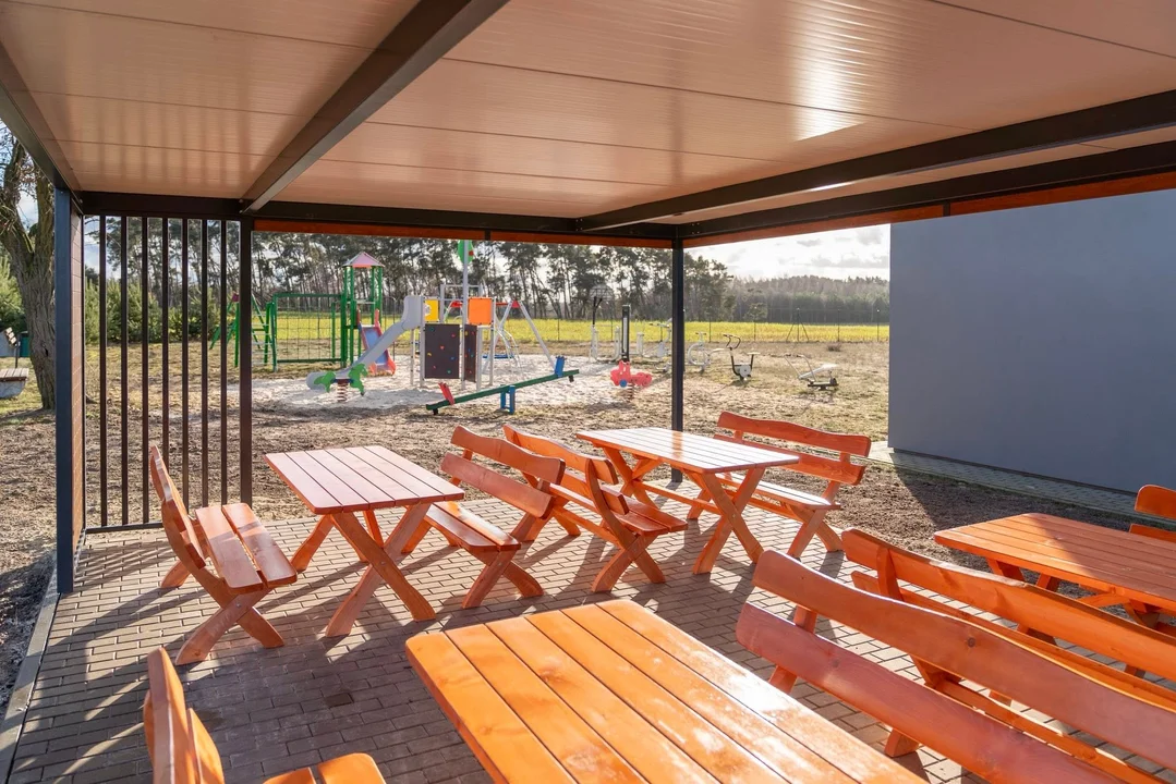 Teren przy sali wiejskiej zyskał nowe oblicze. Inwestycja kosztowała ponad 100 tys. zł - Zdjęcie główne