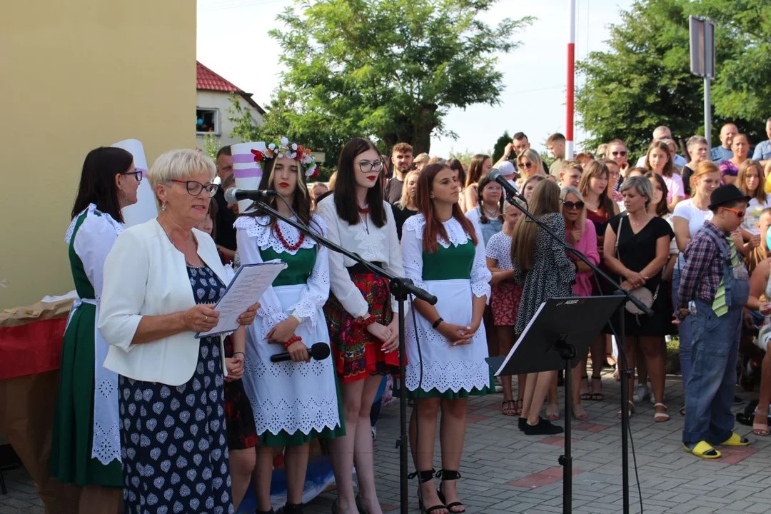 Tłumy na dożynkach wiejskich w Twardowie