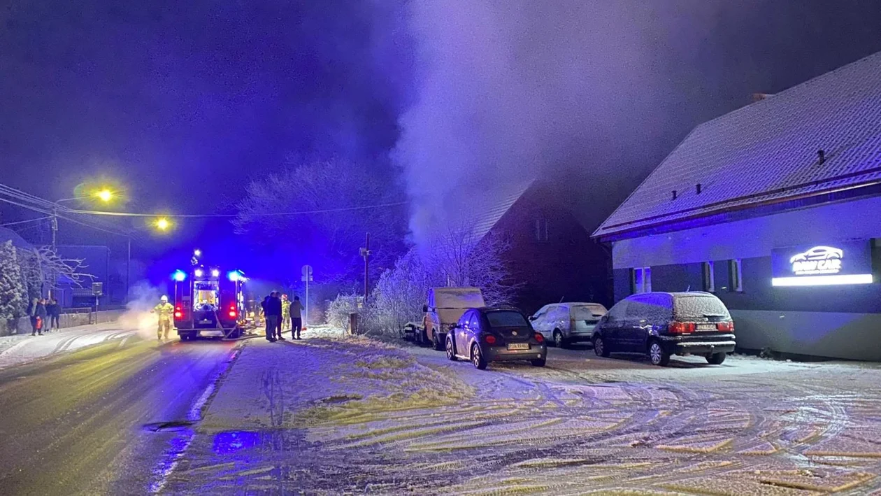 Pożar domu w Wilkowyi. Dym odciął drogę ucieczki jednej osobie - Zdjęcie główne