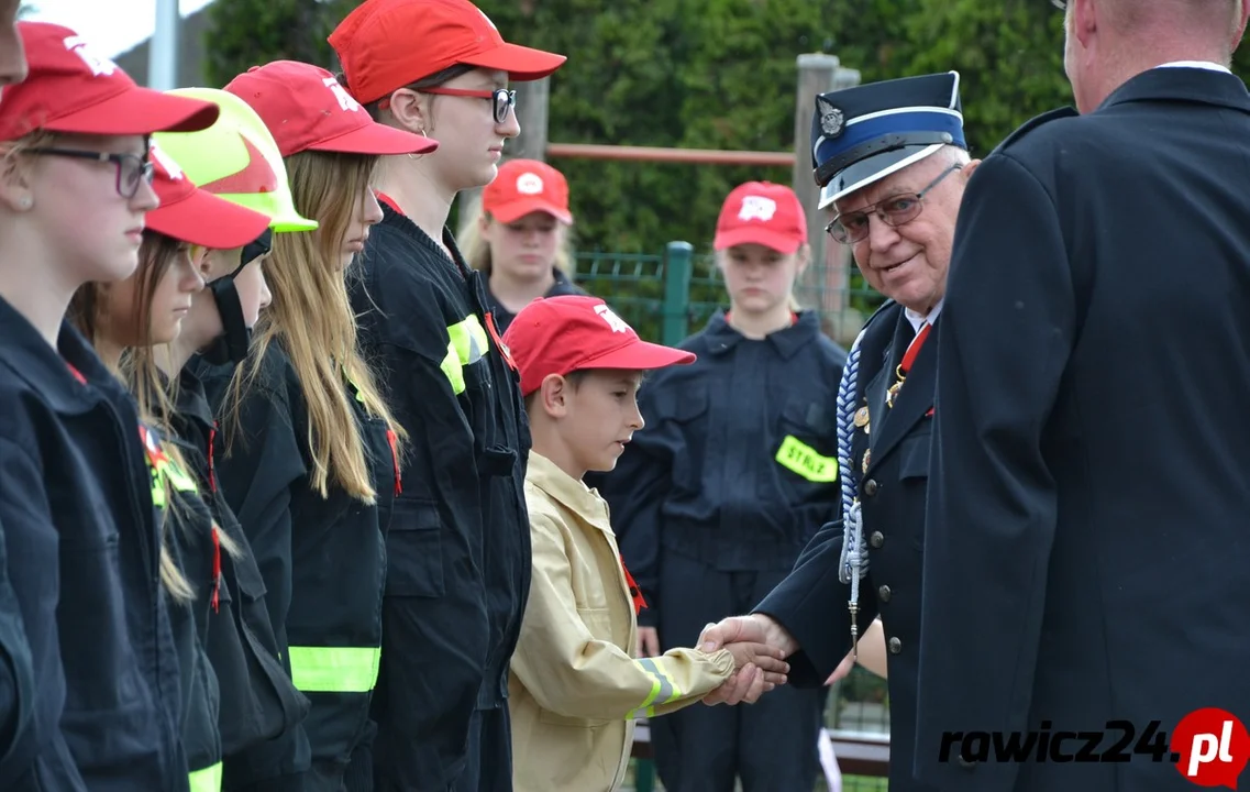 Nowy wóz bojowy w OSP Szkaradowo. Odbyło się uroczyste powitanie oraz wręczono odznaczenia dla zasłużonych - Zdjęcie główne