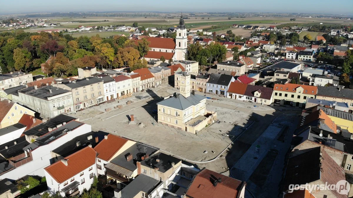 Przebudowa rynku w Krobi. Co się dzieje na placu budowy po zerwaniu umowy z wykonawcą