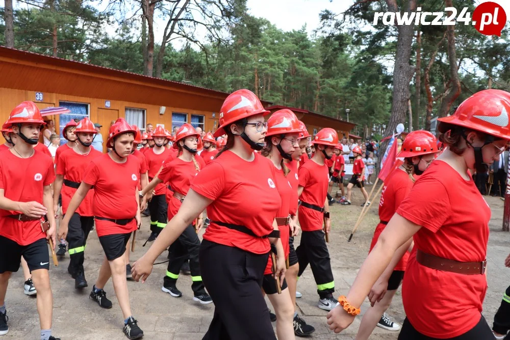 Ślubowanie i pasowanie na strażaka - członka MDP w Brennie (powiat leszczyński)