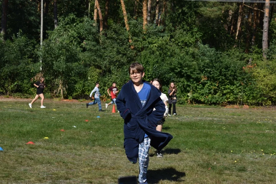 Bieg w piżamach w szkole w Kwileniu
