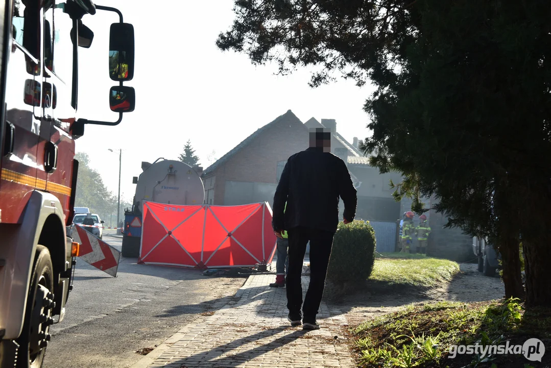 Wypadek śmiertelny w Żytowiecku. Mężczyzna przejechany przez ciągnik