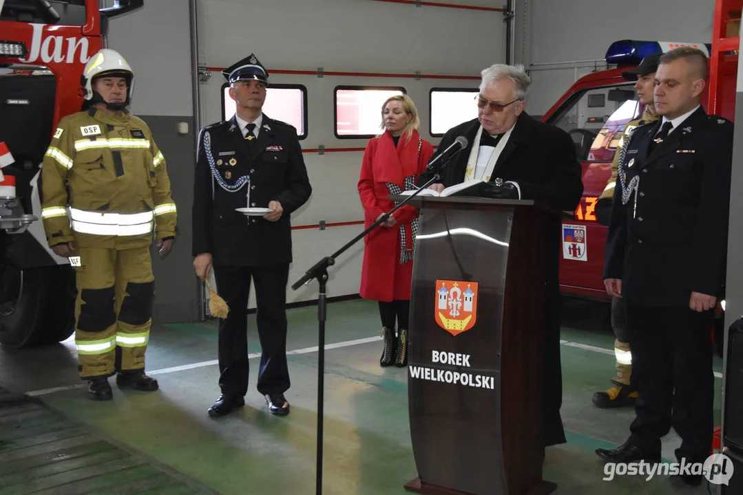 "Ochrzczono" nowy samochód strażacki dla OSP Borek Wlkp. Otrzymał imię "Jan"