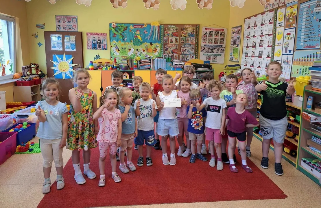 Król Karol III odpisał uczniom z Borzęcic