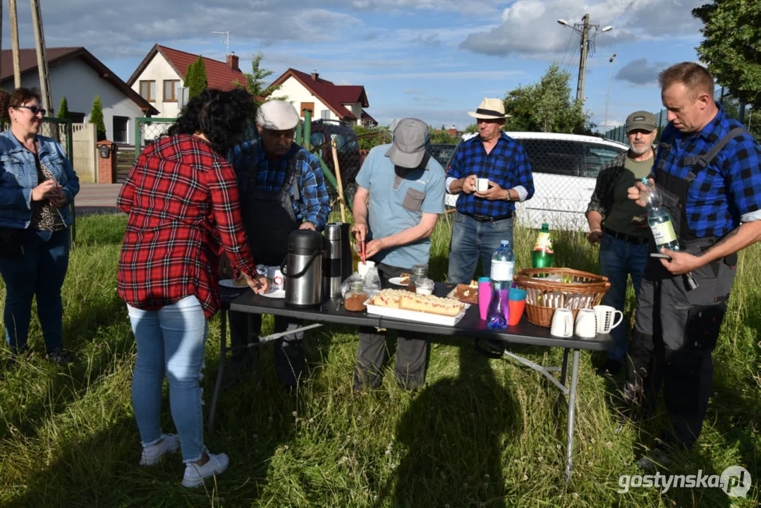 Weszli z kosami do  ogólnodostępnego sadu w Borku Wkp.