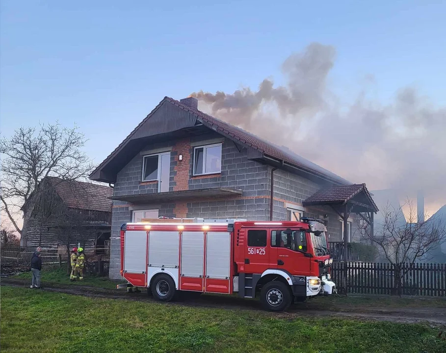 Strażacy gasili pożar sadzy w Dobrej Nadziei [ZDJĘCIA] - Zdjęcie główne