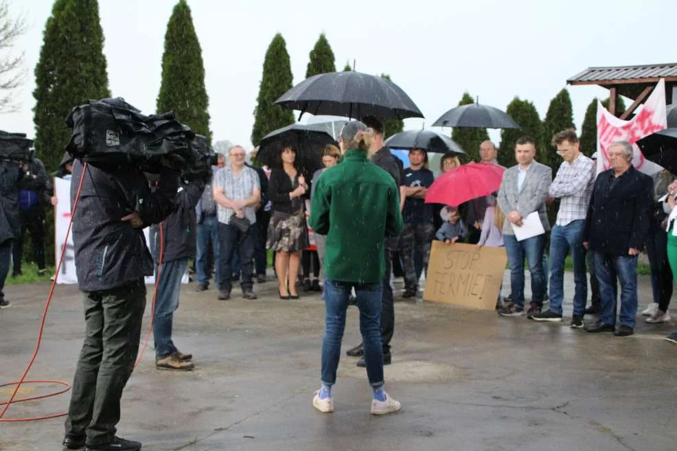 Protest przeciwko budowie ogromnej obowy w Kadziaku