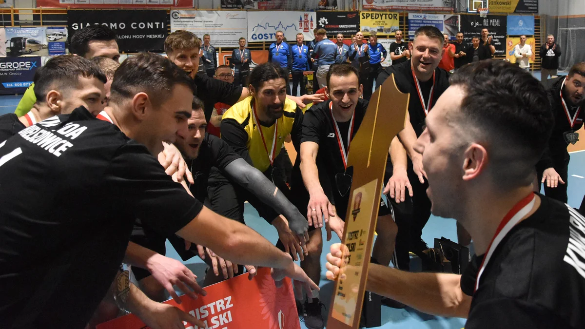 Kania Gostyń - Polonia Leszno 2 : 2