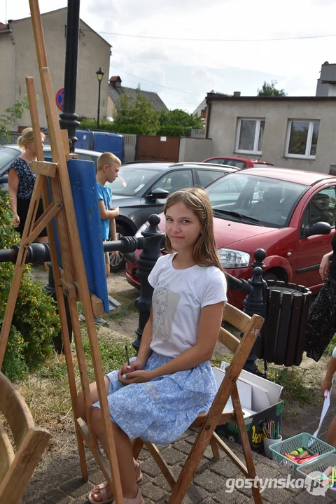 Dzieci z Gostynia malowały schody na Górę Zamkową