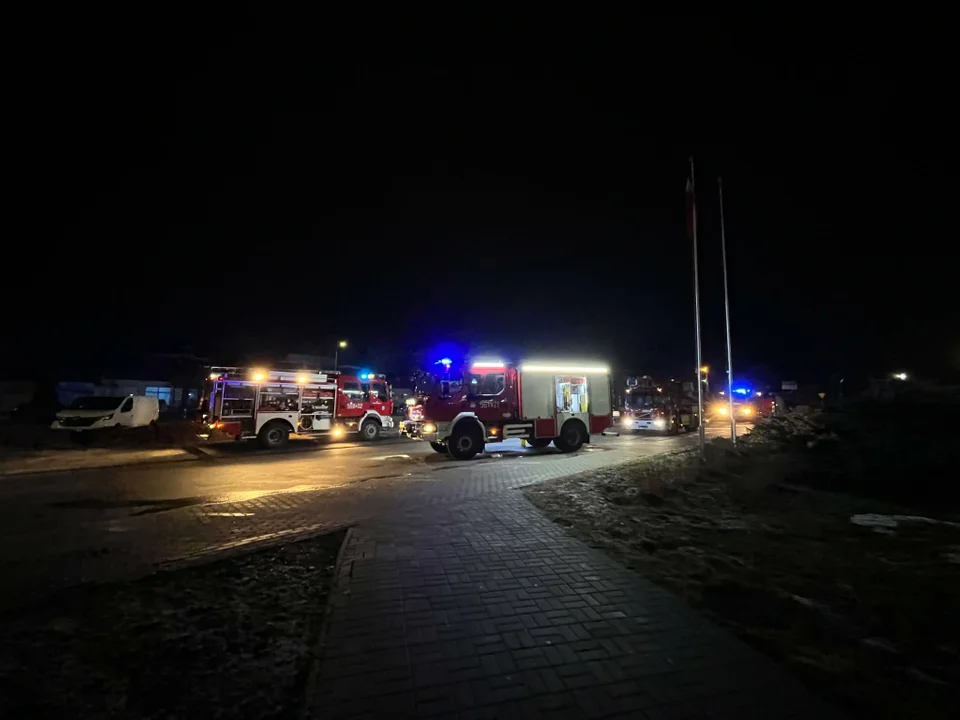 Straż pożarna w pleszewskim szpitalu. W pomieszczeniach piwnicznych pojawiło się zadymienie