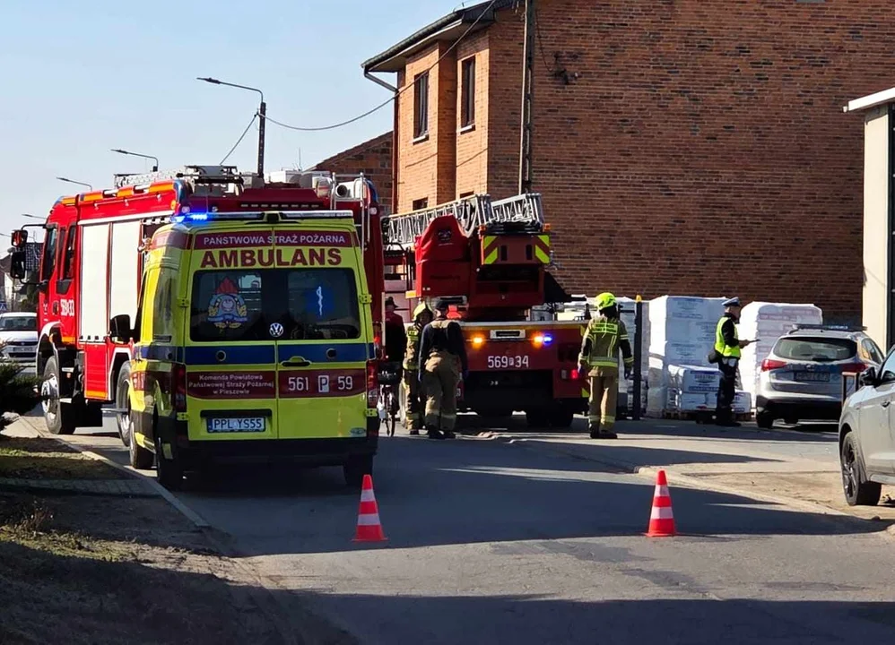 Samochód ciężarowy potrącił kobietę w Dobrzycy. Została zabrana do szpitala [ZDJĘCIA] - Zdjęcie główne