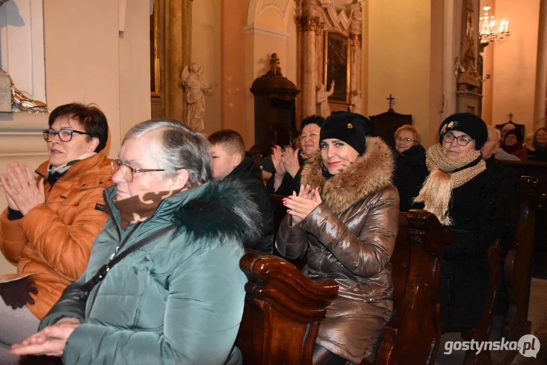 Chór Słowiki 60 - koncert kolęd w kościele na Zdzieżu w Borku Wlkp.