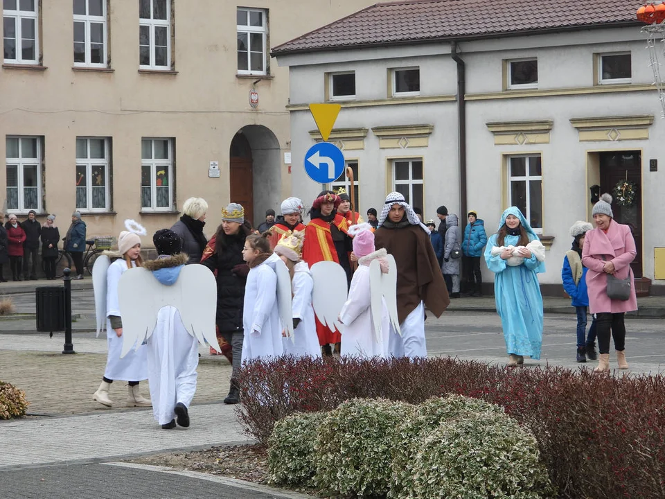 Orszak Trzech Króli i koncert kolęd w kościele w Piaskach Wlkp.