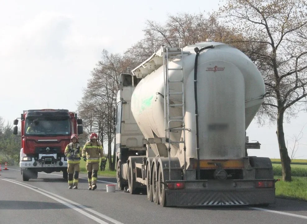 Zderzenie ciężarówek na DK 11