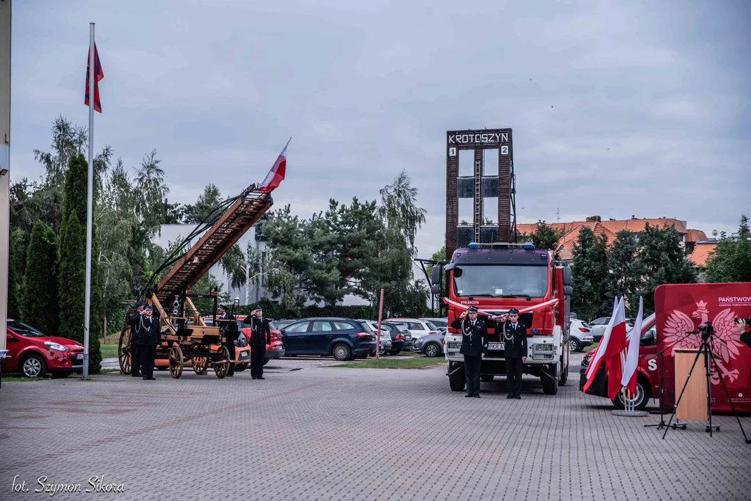 Krotoszyn. Przekazanie wozu pożarniczego