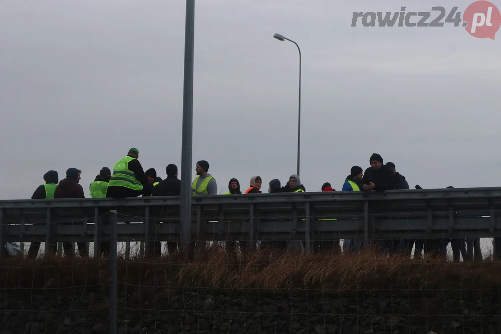 Protest rolników w okolicy Załęcza i na S5