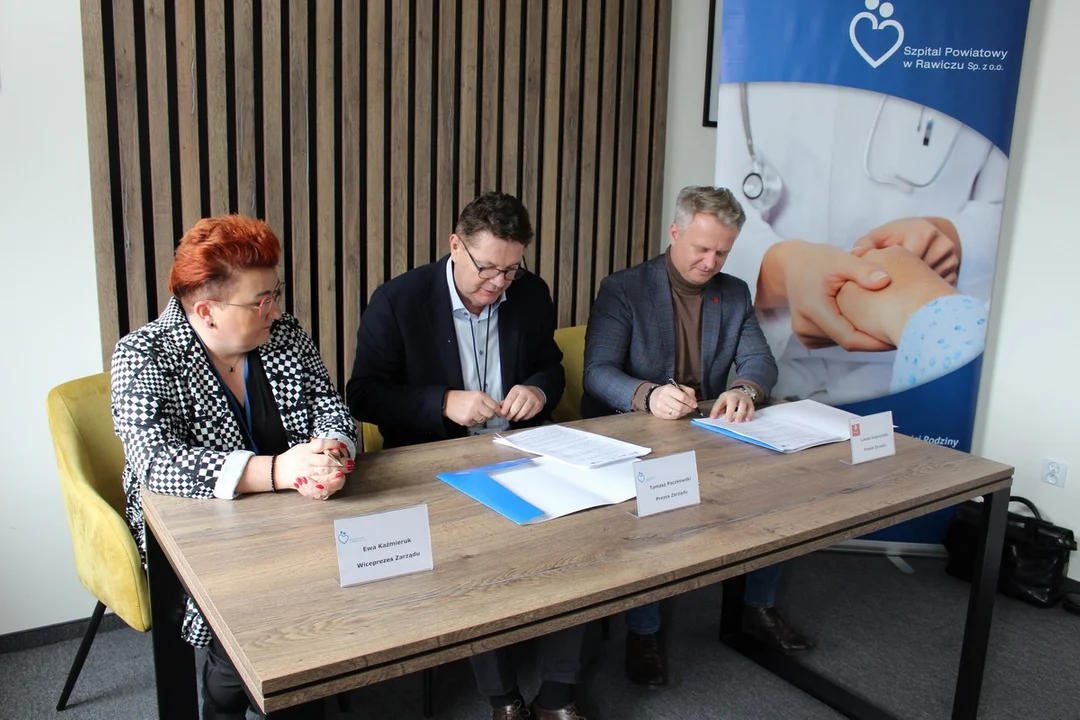 Władze szpitala w Rawiczu podpisały umowę na kolejną inwestycję (FOTO) - Zdjęcie główne
