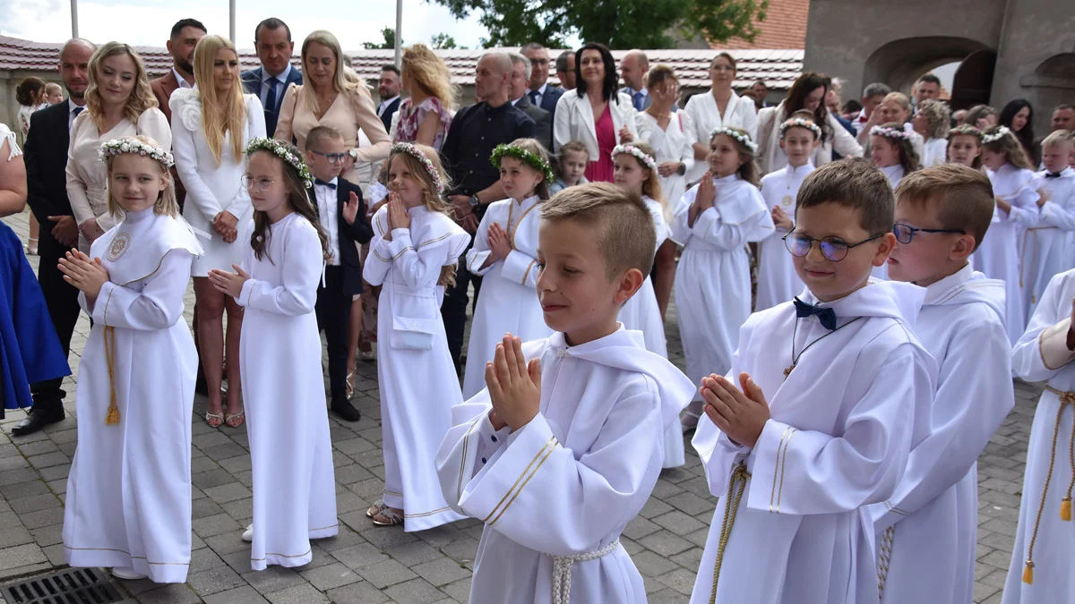 I Komunia Święta w parafii Pocieszenia NMP w Borku Wlkp.