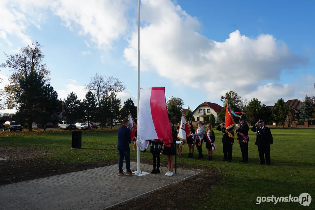 Patriotycznie w Szkole Podstawowej z Oddziałami Integracyjnymi im. M. Kopernika w Piaskach