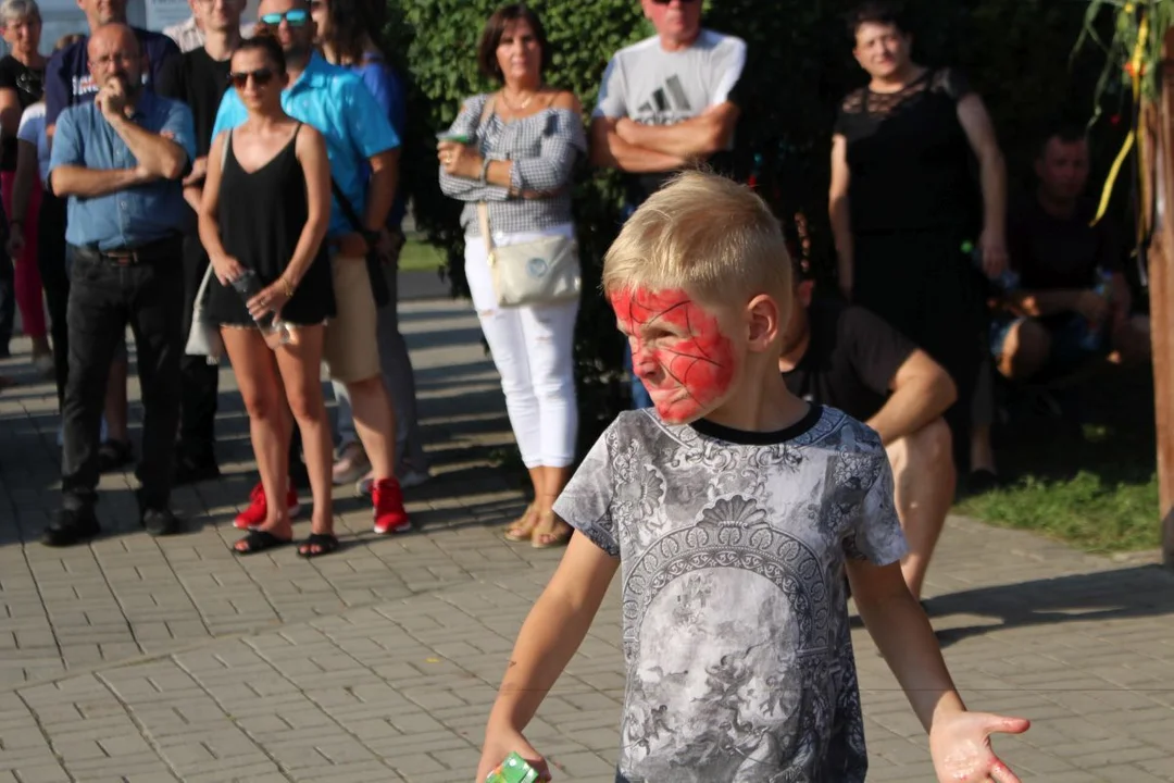 Tłumy na dożynkach wiejskich w Twardowie