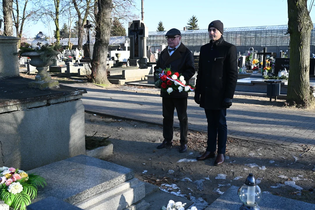 81. rocznica wyzwolenia Pleszewa spod niemieckiej okupacji. Przedstawiciele władz samorządowych oddali hołd poległym - Zdjęcie główne