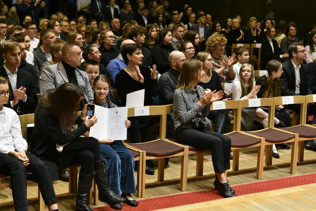 Wyróżnienie dla blisko 350 wybitnych uczniów. Gala Nagród Miasta Poznania 2023 - Zdjęcie główne