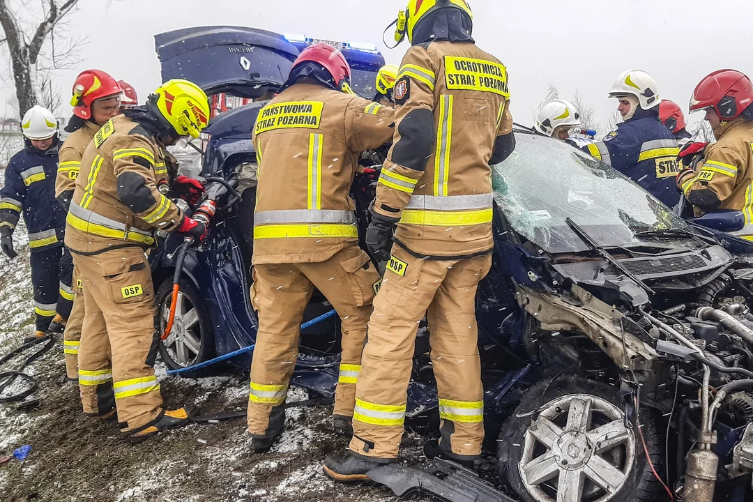 Zderzenie trzech samochodów w Wałkowie