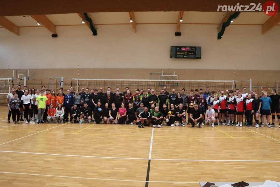 Turniej siatkówki w hali SP4 w Rawiczu