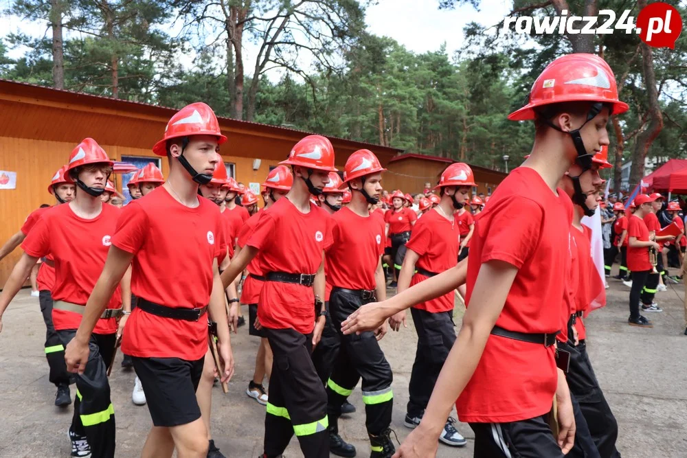 Ślubowanie i pasowanie na strażaka - członka MDP w Brennie (powiat leszczyński)