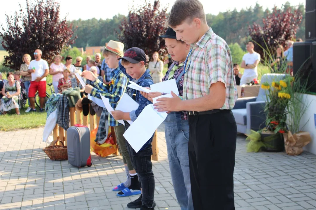 Tłumy na dożynkach wiejskich w Twardowie