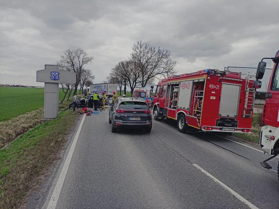 Wypadek w Krotoszynie. Zderzenie osobówki z ciężarówką