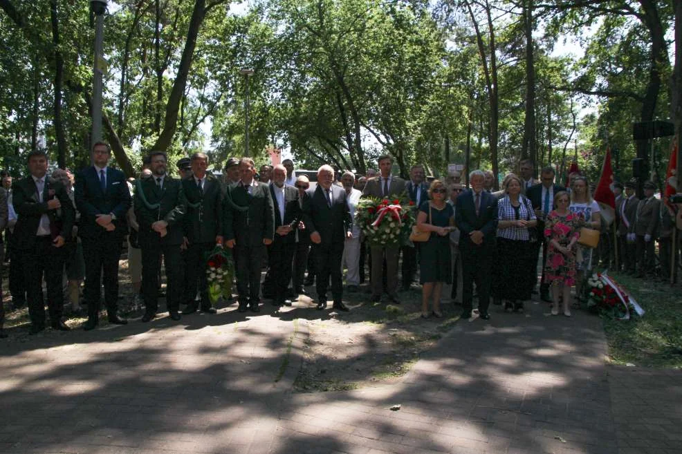 Odsłonięcie pominka profesora Jana Szyszko w asyście policji