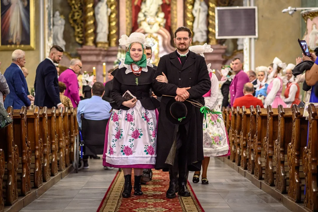 Wesele biskupiańskie Michała i Marty Chudych w Sikorzynie