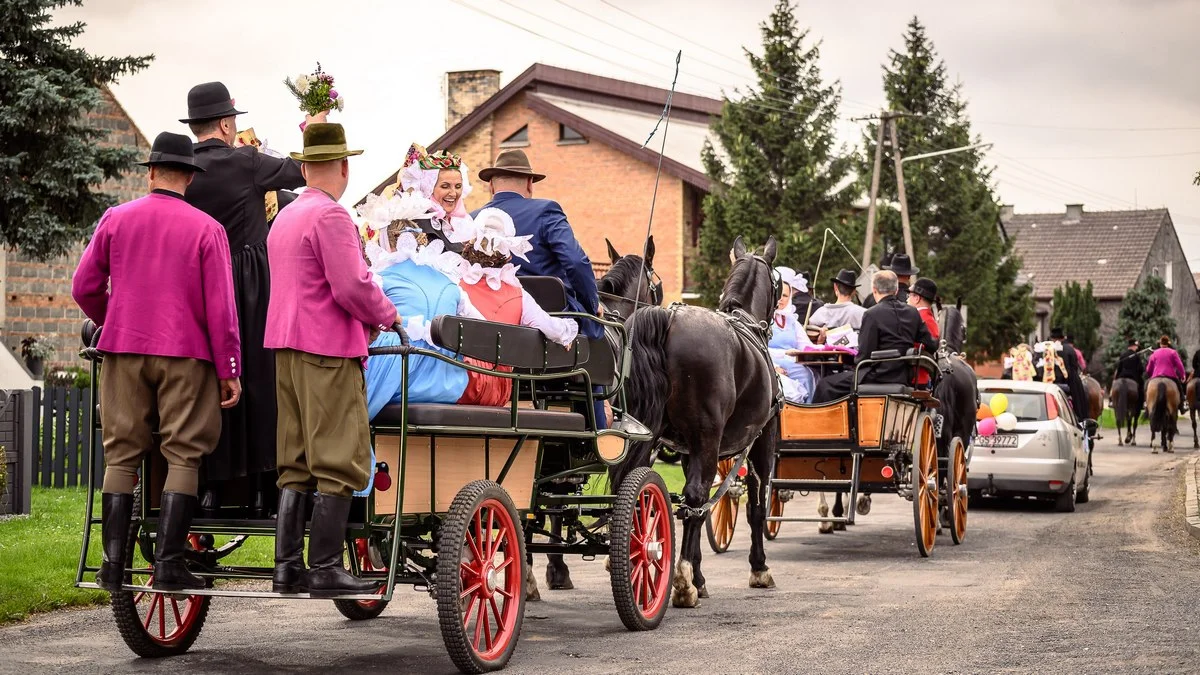 Wesele biskupiańskie Michała i Marty Chudych w Sikorzynie